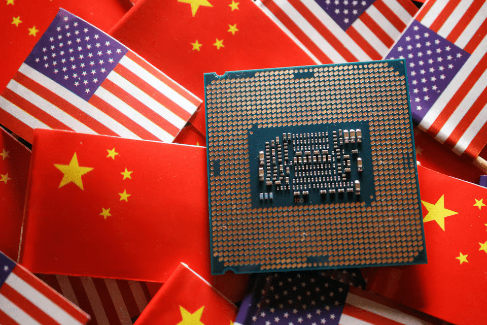 Kina želi zabraniti upotrebu Intel i AMD procesora i Windows operativnog sistema na državnim računalima.