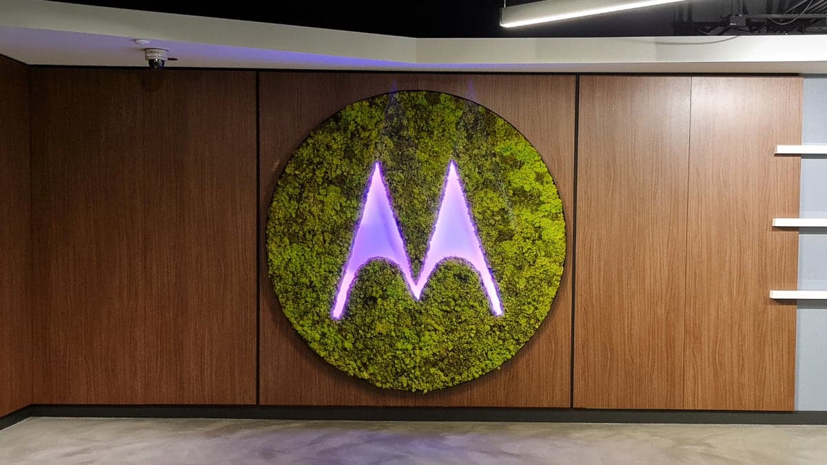 Motorola uvodi četverogodišnje jamstvo na novi Moto S50 Neo