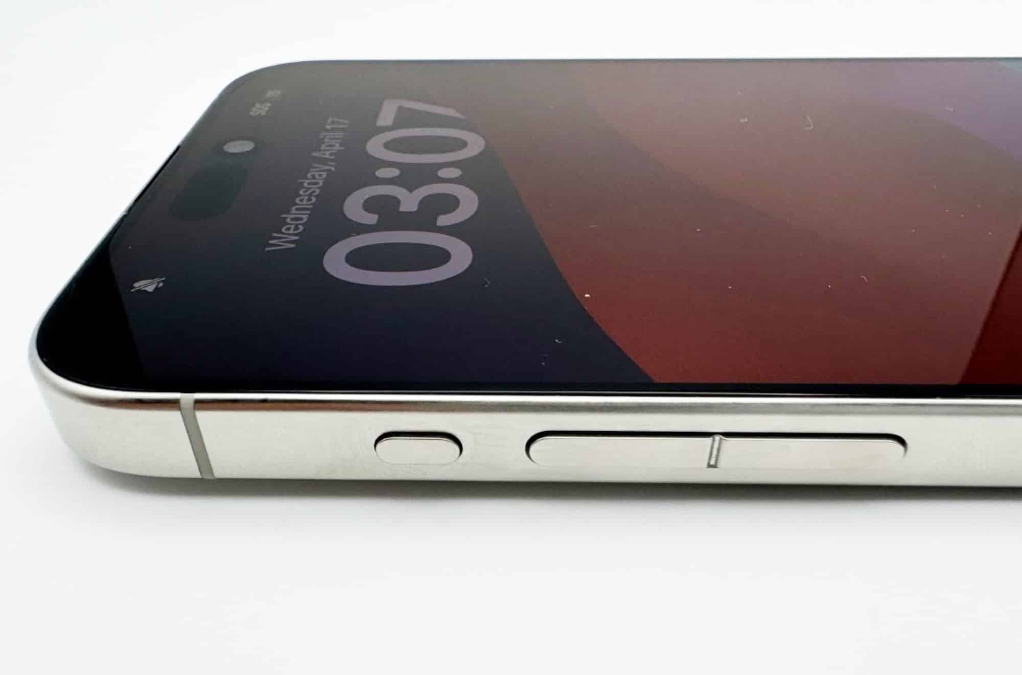 iPhone 15 Pro bi trebao imati taktilne gumbe