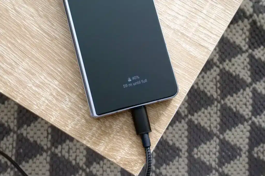 Samsung Galaxy Z Flip / Fold6 i dalje podržava brzo punjenje od 25W