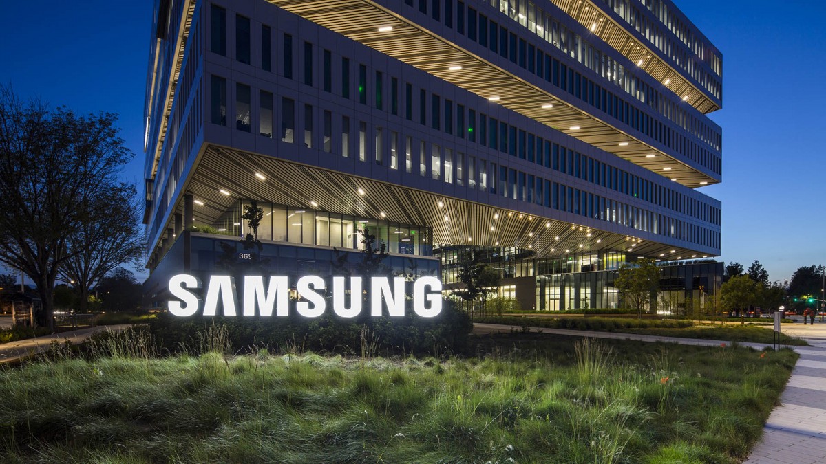Samsung u 2025. lansira trostruko sklopivi telefon