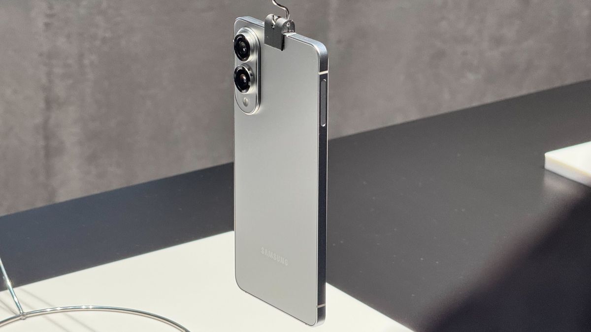 Samsung Galaxy S25 Edge – sramežljivo prikazan na Galaxy Unpackedu