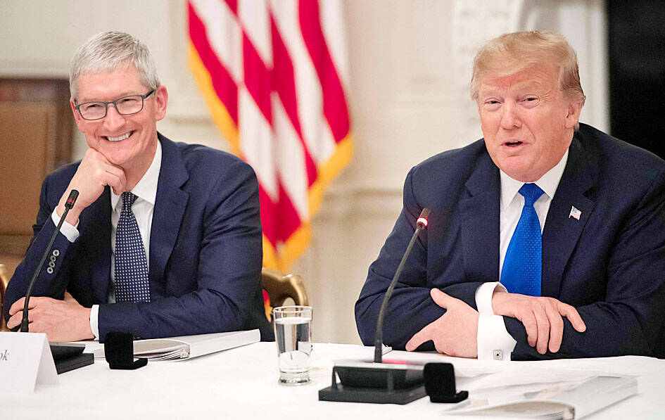 Trump svim silama želi proizvodnju iPhonea u Americi ff22 2