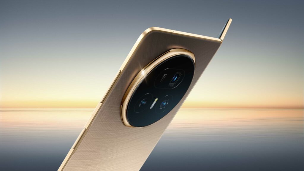 Honor Magic V5 - izdržljivost zahvaljujući materijalu za svemirske misije 250717 MKT Maybach Product picture color Dawn Gold EN RGB 16 9 clean