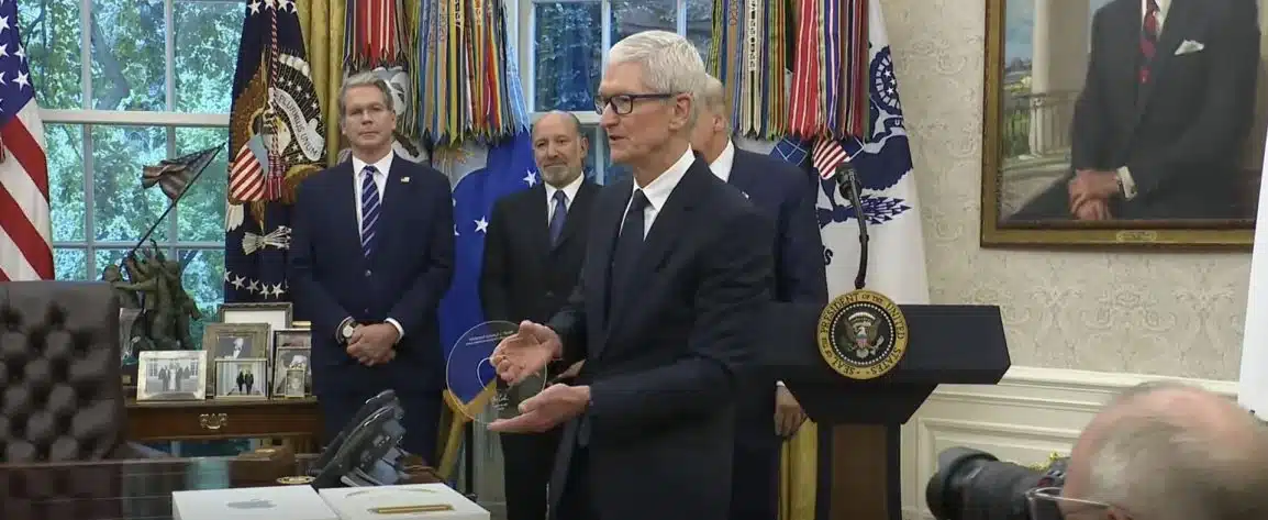 Apple darovao Trumpu zlatni kip uz najavu novih ulaganja u SAD
