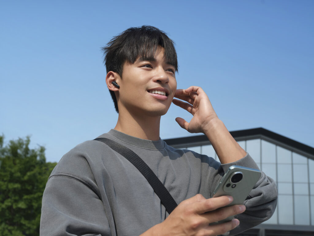 Huawei FreeBuds SE 4: Nove bežične slušalice za savršen spoj tehnologije, stila i pristupačne cijene Fuji Creative Lifestyle Shot citywalk Black 16 9