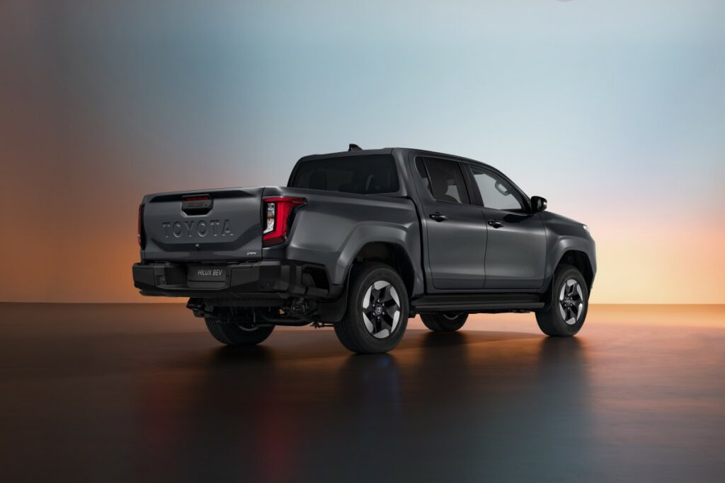 Toyota Hilux BEV - kada moć pređe na struju 2 17
