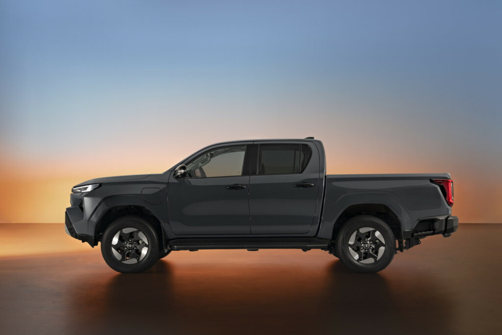 Toyota Hilux BEV - kada moć pređe na struju 5 5