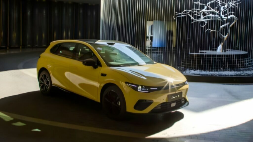 Leapmotor Lafa 5 - povoljni električni hatchback koji cilja vrh klase 2 44
