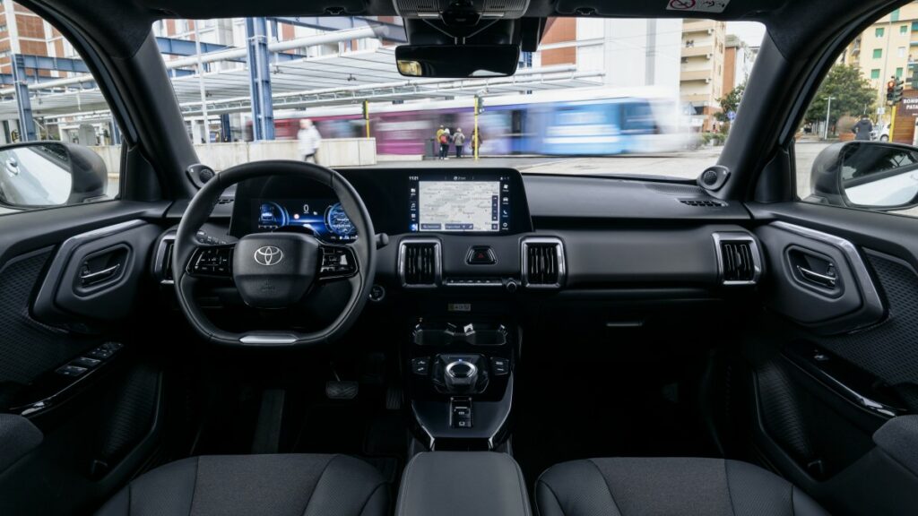 Toyota Urban Cruiser EV - pouzdani električni gradski SUV 3 24