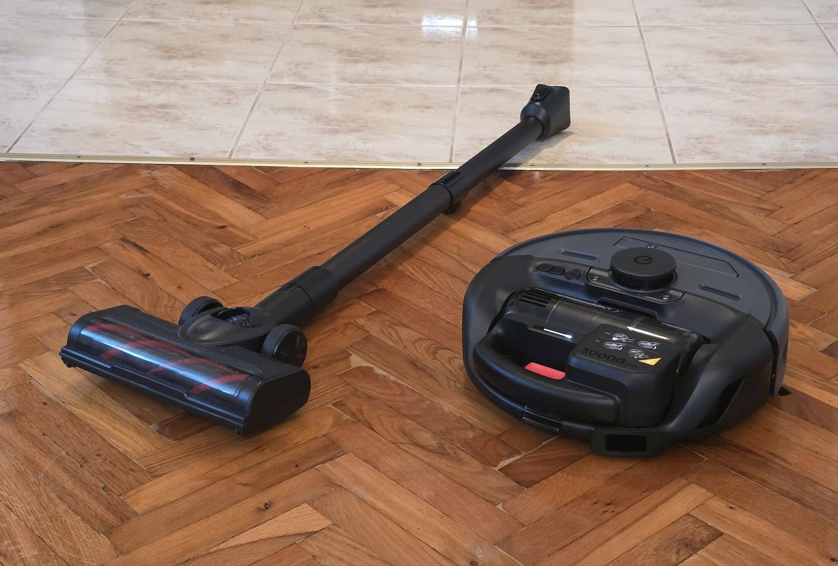 Isprobali smo uređaj koji je istovremeno i robotski i uspravni usisavač