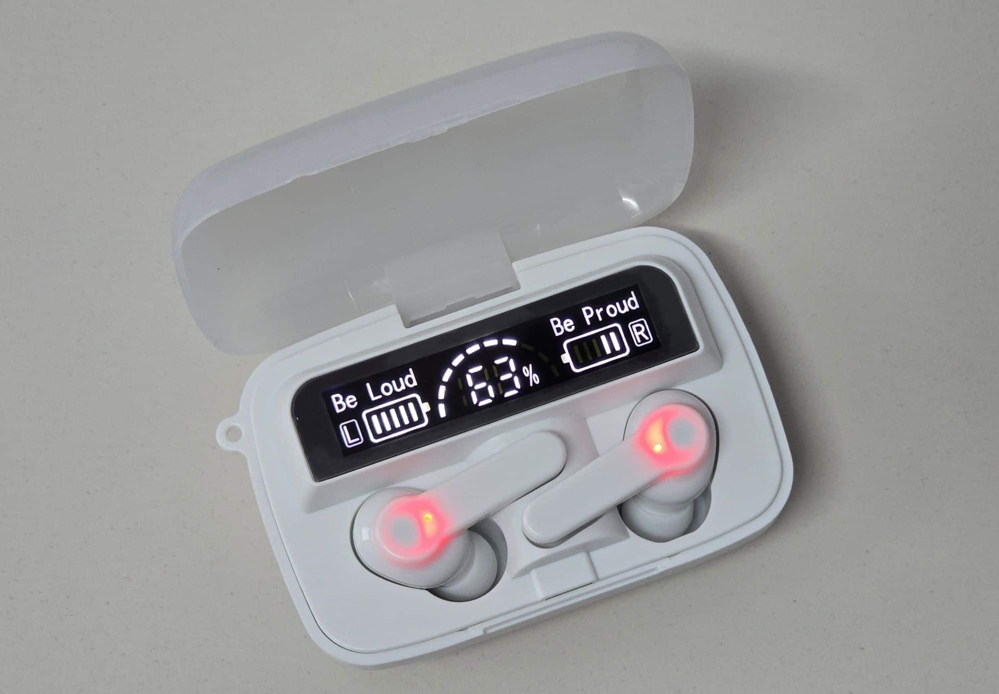 U jednom kućištu su bežične slušalice, powerbank i LED lampa