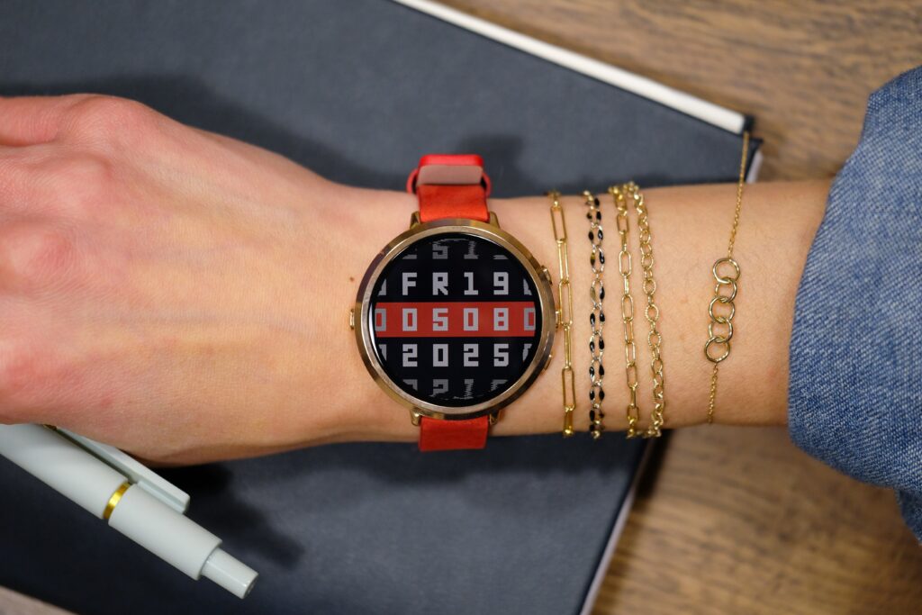 Pebble Round 2 donosi klasični dizajn i cijenu od 199$ Pebble Round 2 - prikaz sata i zaslona