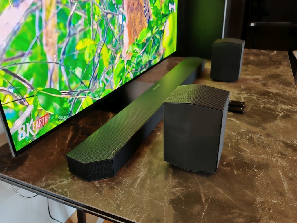 Samsung 2026 TV akcija - poklon soundbar i jamstvo 2 Samsung 55 OLED S95D soundbar HW Q930D 16